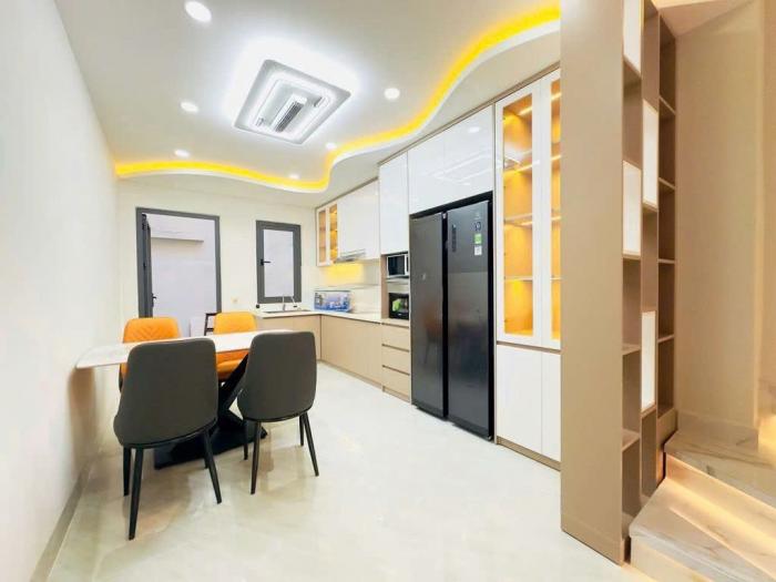 Cho thuê nhà mặt tiền 127 Phùng Văn Cung quận Phú Nhuận