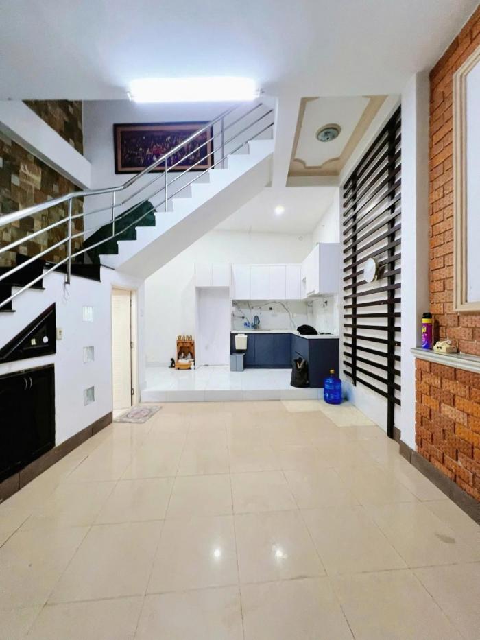 Cho thuê nhà mặt tiền 1D Trần Hữu Trang quận Phú Nhuận