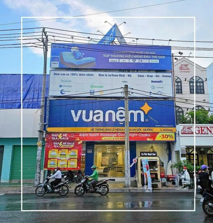 Cho thuê nhà mặt tiền đường Cách Mạng Tháng 8 quận Tân Bình