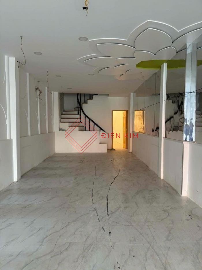 Cho thuê nhà mặt tiền đường Cách Mạng Tháng 8 quận Tân Bình