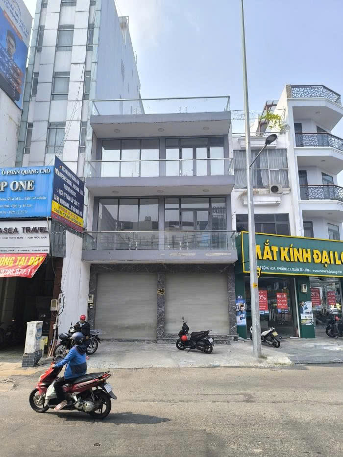Cho thuê nhà mặt tiền đường Cộng Hòa quận Tân Bình