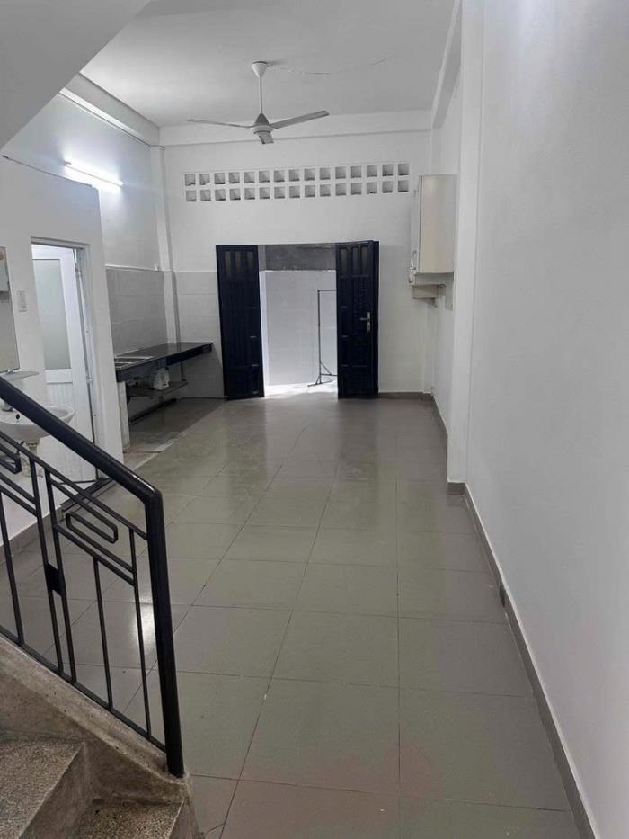 Cho thuê nhà mặt tiền 405 Nguyễn Thái Bình quận Tân Bình