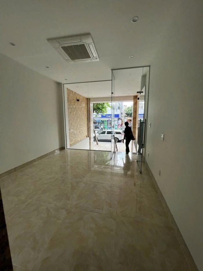 Cho thuê nhà nguyên căn mặt tiền đường Bạch Đằng