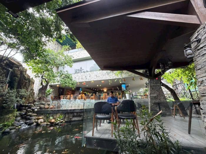 Cho thuê nhà góc 2 mặt tiền 22 Phan Huy Ích quận Tân Bình