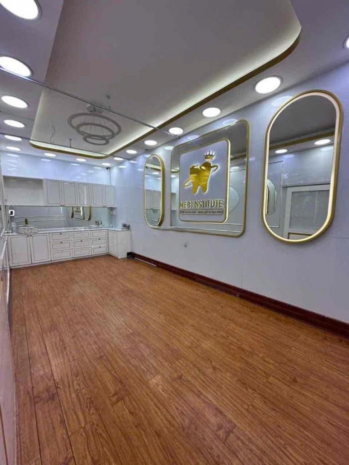 Cho thuê nhà mặt tiền 210 Phạm Văn Hai quận Tân Bình