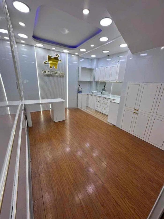 Cho thuê nhà mặt tiền 210 Phạm Văn Hai quận Tân Bình