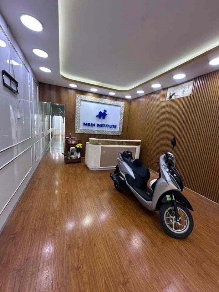 Cho thuê nhà mặt tiền 210 Phạm Văn Hai quận Tân Bình
