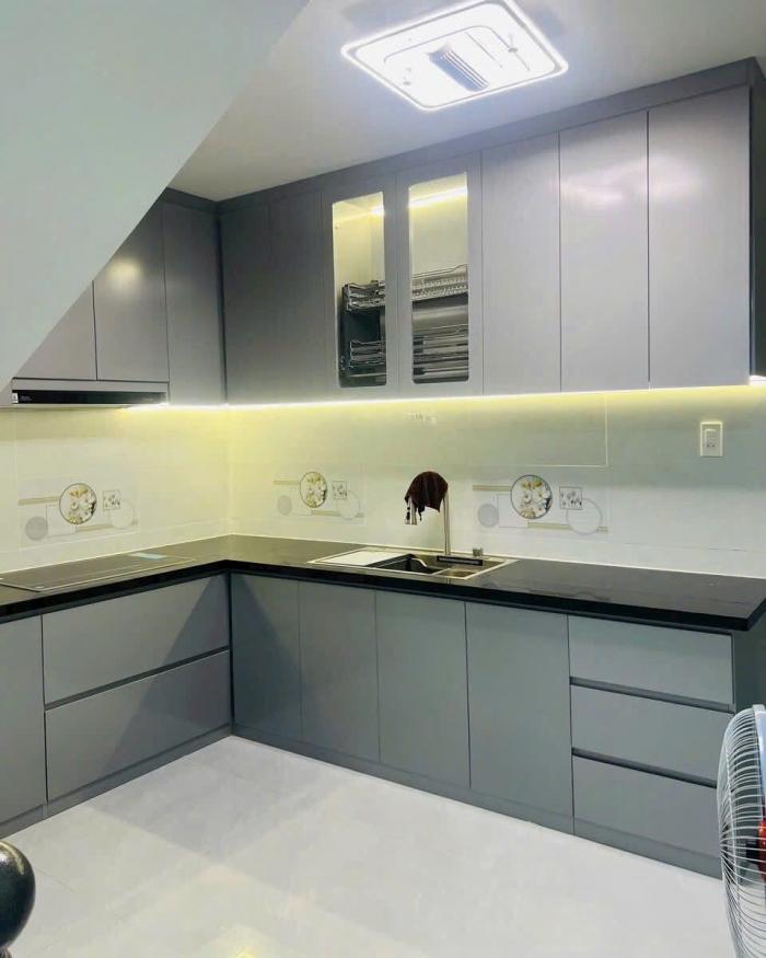 Cho thuê nhà mặt tiền 745 Lạc Long Quân Quận Tân Bình