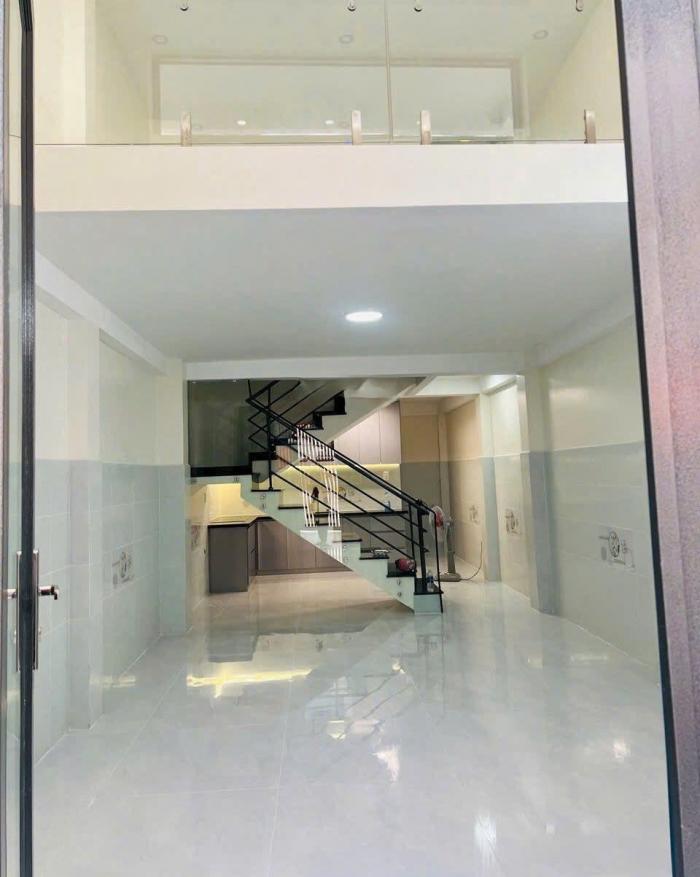 Cho thuê nhà mặt tiền 745 Lạc Long Quân Quận Tân Bình