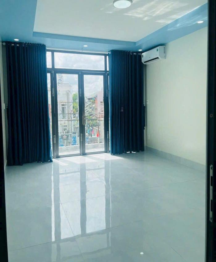 Cho thuê nhà mặt tiền 745 Lạc Long Quân Quận Tân Bình