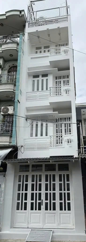 Cho thuê nhà mặt tiền 220 Lê Niệm quận Tân Phú