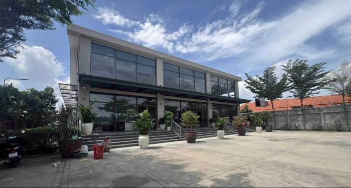 Cho thuê nhà mặt tiền đường Quốc lộ 13 quận Thủ Đức