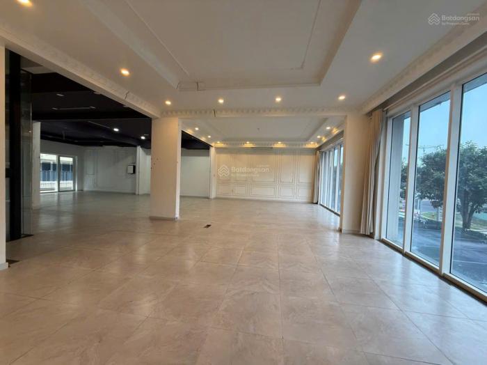 Cho thuê tòa nhà mặt tiền 134-136 đường B2 khu Sala Quận 2