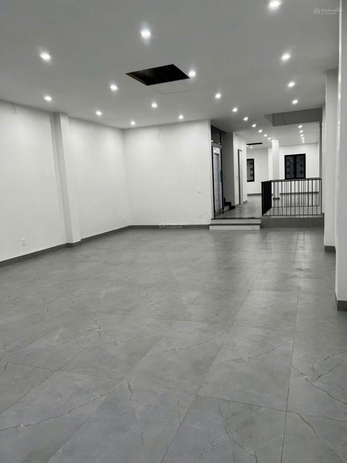 Tòa nhà cho thuê mặt tiền đường Nguyễn Bá Tuyển Quận Tân Bình