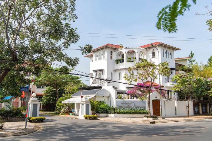 Cho thuê nhà mặt tiền đường Nguyễn Văn Hưởng Thảo Điền Quận 2