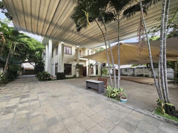 Cho thuê biệt thự đường Trần Văn Sắc P. Thảo Điền Quận 2