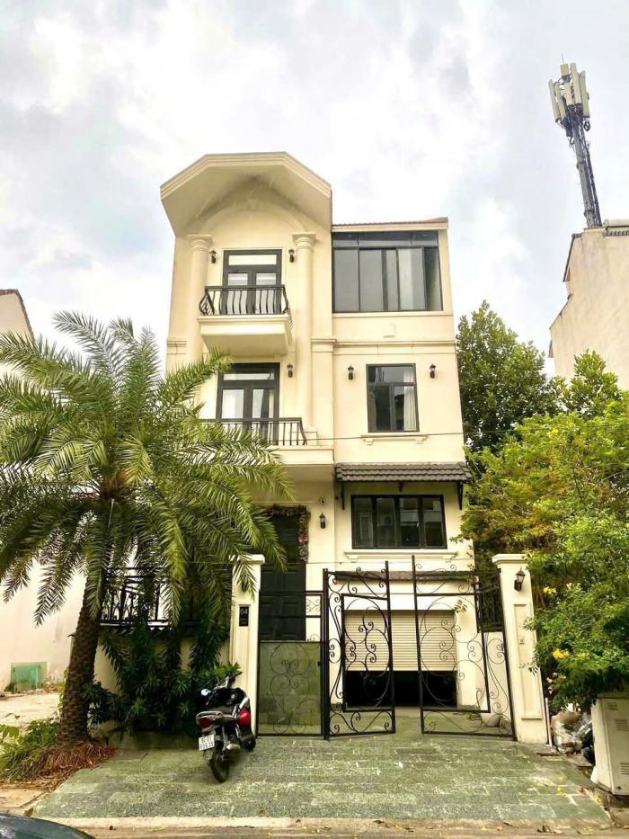 Cho thuê biệt thự mặt tiền đường số 40 Trần Não Quận 2