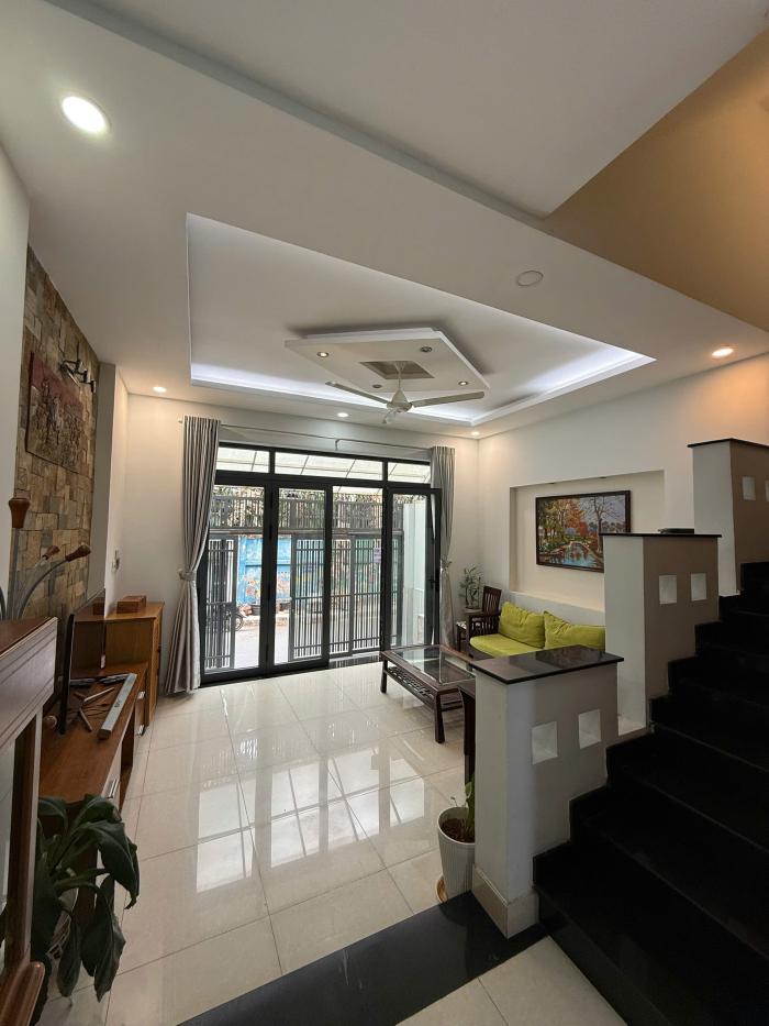 Cho thuê villa mặt tiền đường số 1 Thảo Điền Quận 2