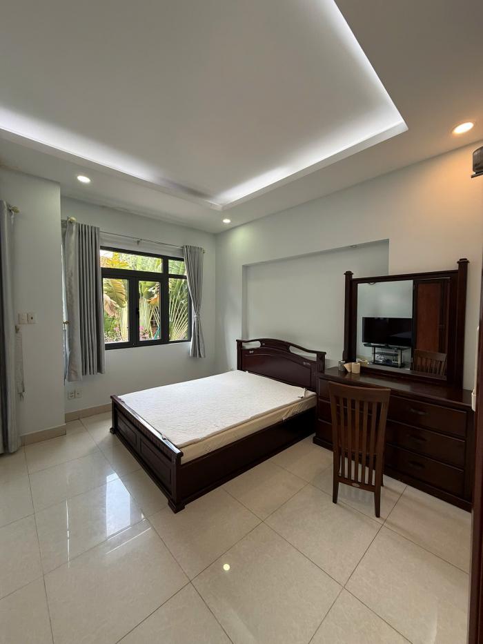 Cho thuê villa mặt tiền đường số 1 Thảo Điền Quận 2