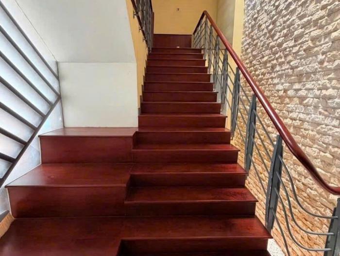 Cho thuê biệt thự mặt tiền đường Nguyễn Văn Hưởng Quận 2