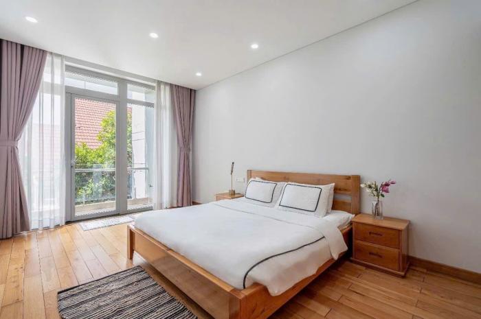 Cho thuê biệt thự mặt tiền khu 120 Nguyễn Văn Hưởng Quận 2