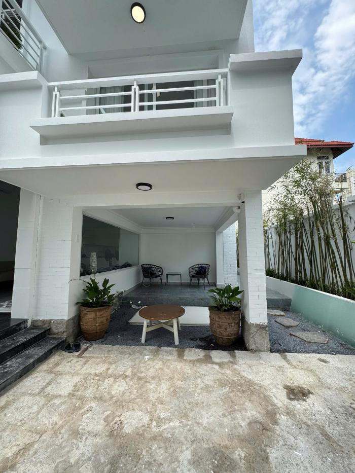 Cho thuê biệt thự mặt tiền đường Nguyễn Văn Hưởng Quận 2