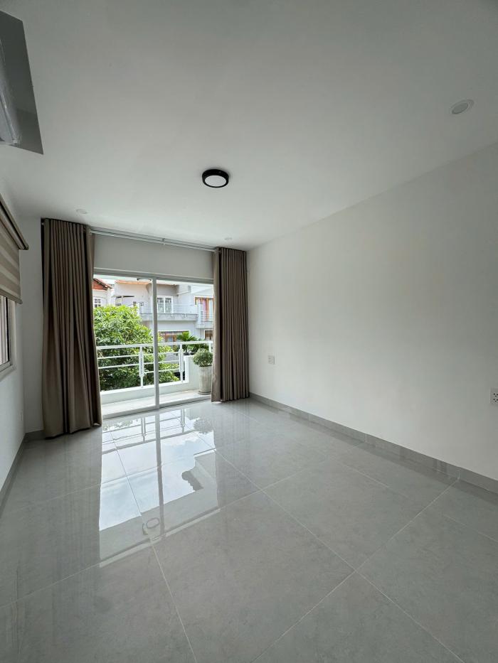 Cho thuê biệt thự mặt tiền đường Nguyễn Văn Hưởng Quận 2