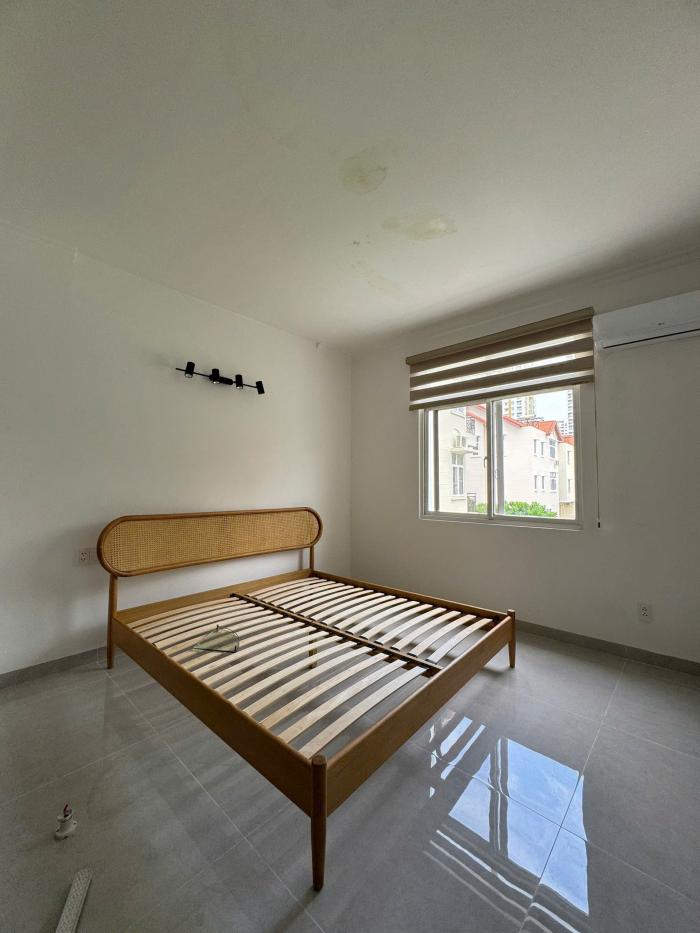 Cho thuê biệt thự mặt tiền đường Nguyễn Văn Hưởng Quận 2