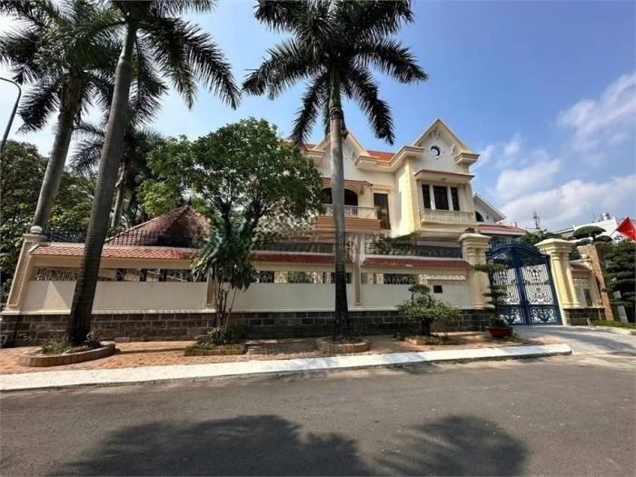 Cho thuê biệt thự đường Nguyễn Văn Hưởng Quận 2