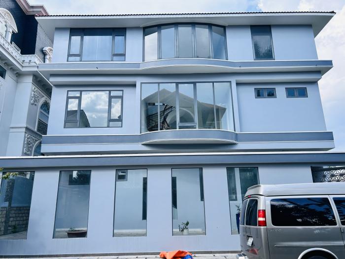 Cho thuê biệt thự góc 2 mặt tiền đường Nguyễn Văn Hưởng mặt tiền nội bộ khu Compound Quận 2