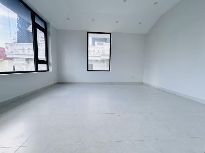 Cho thuê biệt thự góc 2 mặt tiền đường Nguyễn Văn Hưởng mặt tiền nội bộ khu Compound Quận 2