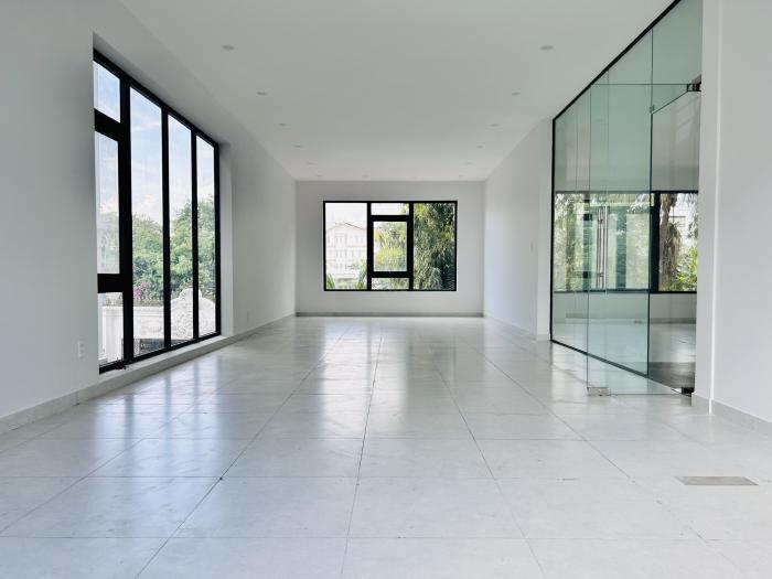Cho thuê biệt thự góc 2 mặt tiền đường Nguyễn Văn Hưởng mặt tiền nội bộ khu Compound Quận 2