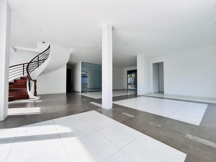 Cho thuê biệt thự góc 2 mặt tiền đường Nguyễn Văn Hưởng mặt tiền nội bộ khu Compound Quận 2