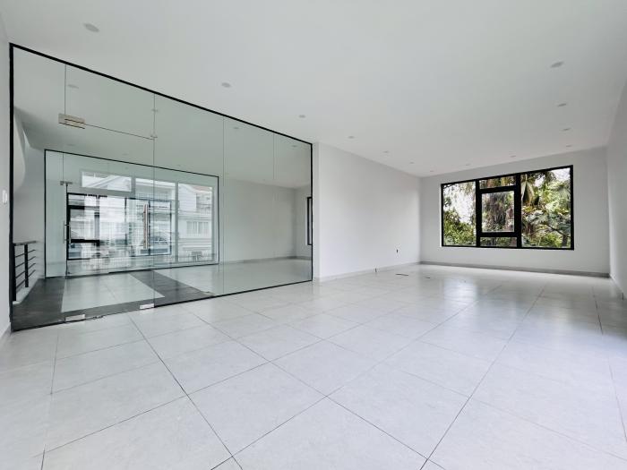 Cho thuê biệt thự góc 2 mặt tiền đường Nguyễn Văn Hưởng mặt tiền nội bộ khu Compound Quận 2