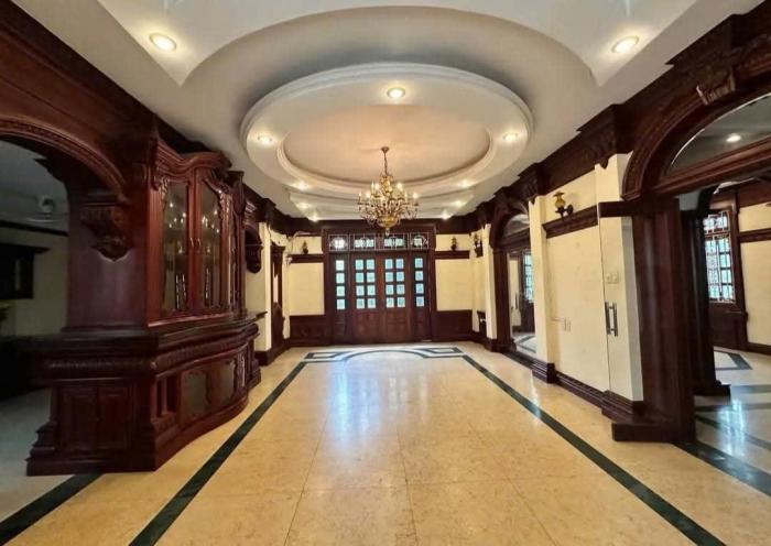 Cho thuê biệt thự mặt tiền đường Nguyễn Văn Hưởng Quận 2