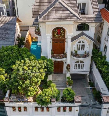 Bán biệt thự mặt tiền đường 42 Thảo Điền diện tích: 14x25m hầm 3 lầu