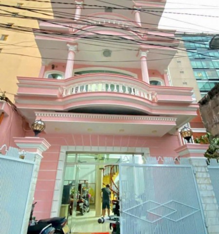 Cho thuê nhà mặt tiền đường Cách Mạng Tháng 8 Quận 1