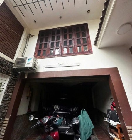 Cho thuê nhà hẻm 134 đường Cách Mạng Tháng 8 Quận 3