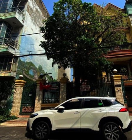 Cho thuê nguyên căn quận Tân Bình, nhà hẻm xe hơi đường Cộng Hoà