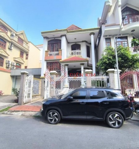 Cho thuê nhà hẻm xe hơi khu biệt thự đường Phổ Quang quận Tân Bình