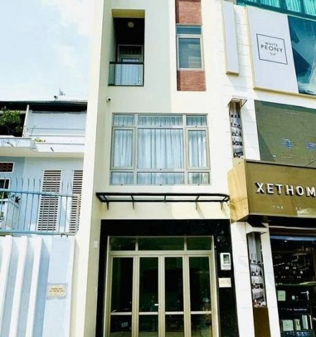 Cho thuê nhà mặt tiền đường Cách Mạng Tháng 8 quận 1