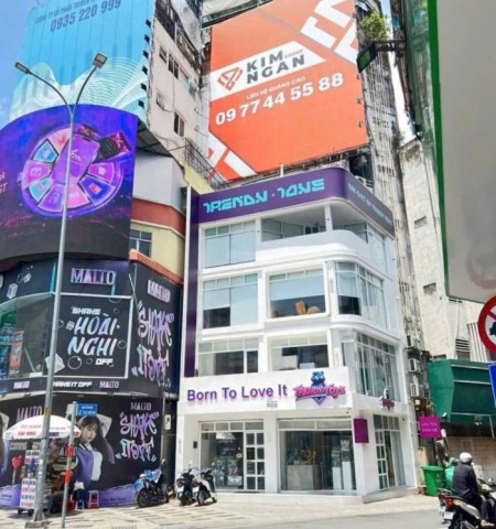 Cho thuê nhà mặt tiền góc vòng xoay Nguyễn Trãi - Lê Thị Riêng quận 1