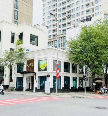 Cho thuê nhà góc 2 mặt tiền đường Hai Bà Trưng - Nguyễn Siêu Quận 1