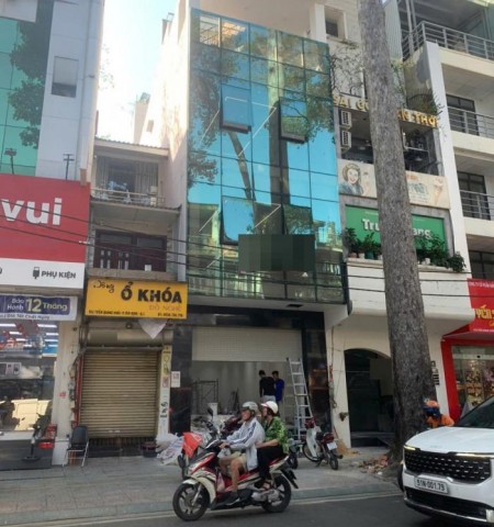 Cho thuê nhà mặt tiền đường Trần Quang Khải Quận 1