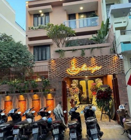 Cho thuê nhà mặt tiền đường Đặng Tất Quận 1