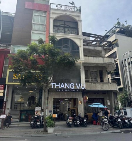 Cho thuê nhà mặt tiền 201 đường Calmette Quận 1