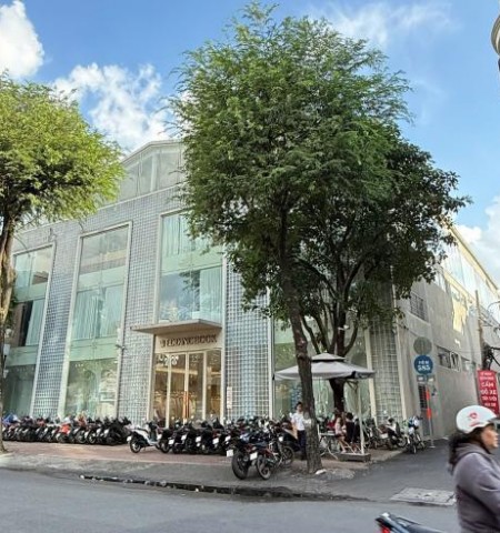 Cho thuê nhà mặt tiền đường Sư Vạn Hạnh quận 10
