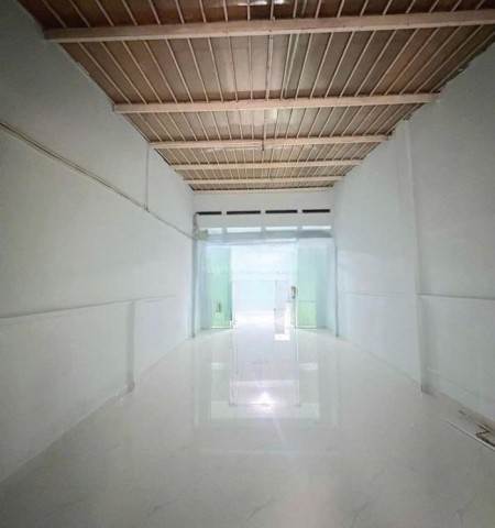 Cho thuê nhà mặt tiền đường Ba Vì quận 10