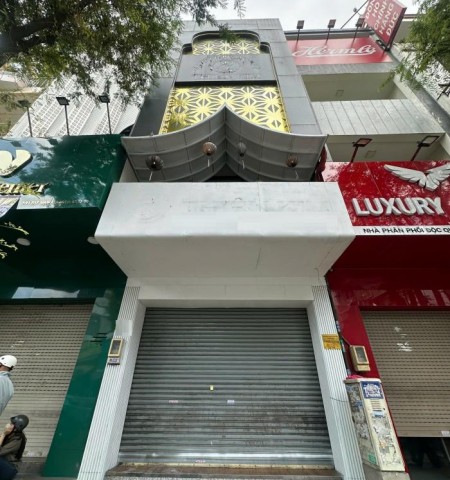 Cho thuê nhà mặt tiền đường Sư Vạn Hạnh Quận 10