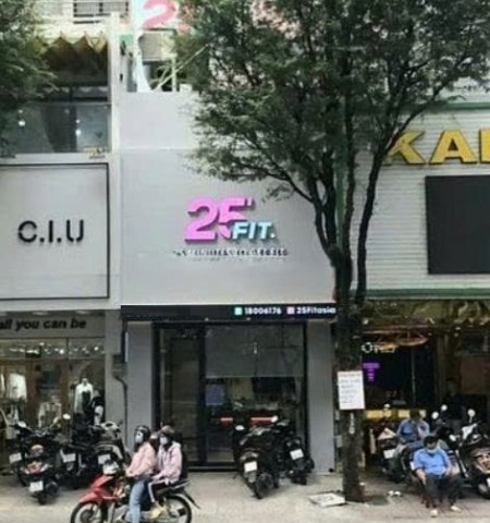 Cho thuê nhà mặt tiền đường Sư Vạn Hạnh Quận 10